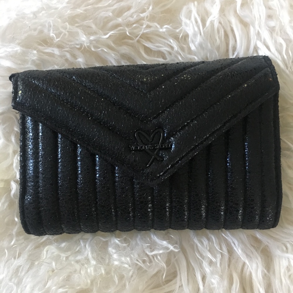 Victoria'sSecretWallet|Curbside last chance to buy